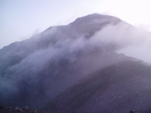 20110821-雲が湧く山頂.jpg 20110821-雲が湧く山頂.jpg